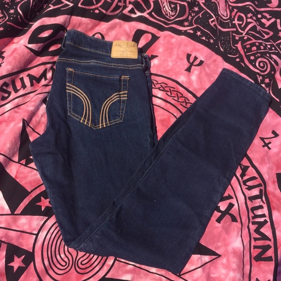 SOLD Hollister Dark Denim Skinny Jeans - Picture 1 of 5